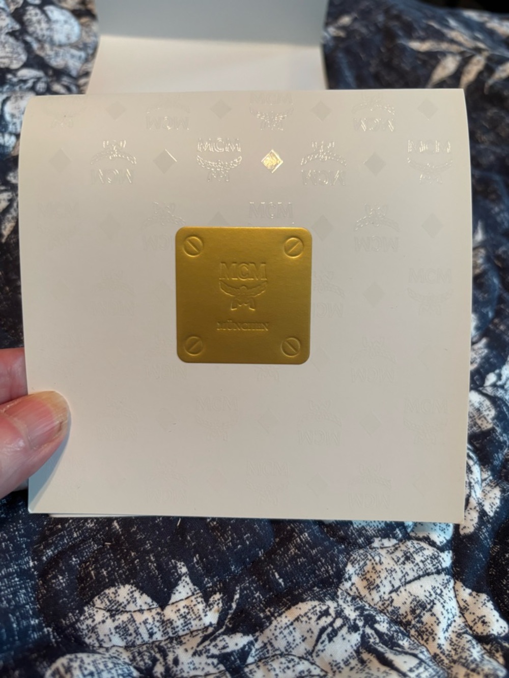 NWT MCM Aren Tote – Blue Denim Visetos – BRAND NEW Full Set (Dust Bag & Papers) - Picture 10 of 12